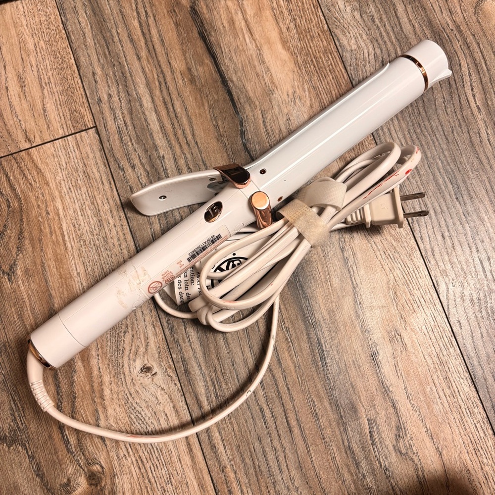 T3 SinglePass Curling Iron 1.25” White Rose Gold Professional Styling Tool